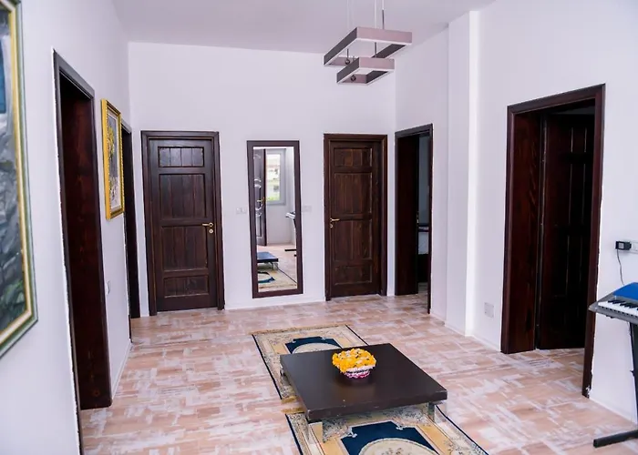 C Plus Ξενοδοχείο Μπεράτ