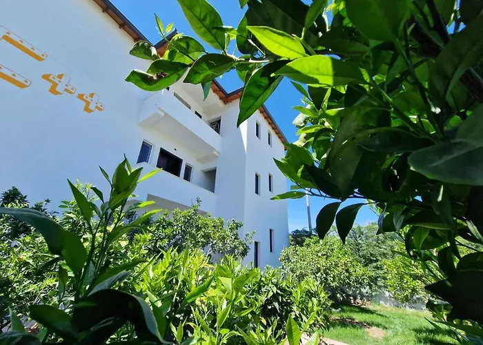 Ξενοδοχείο C Plus Μπεράτ