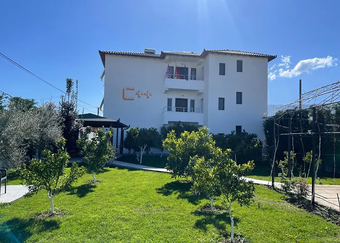 C Plus Ξενοδοχείο *