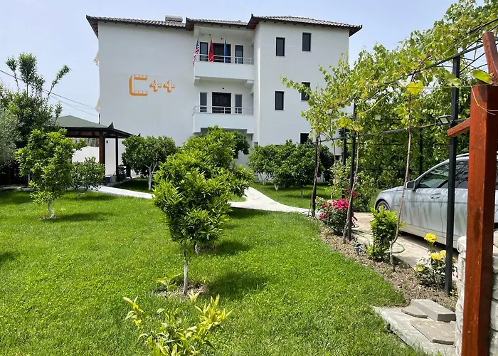 C Plus Ξενοδοχείο *